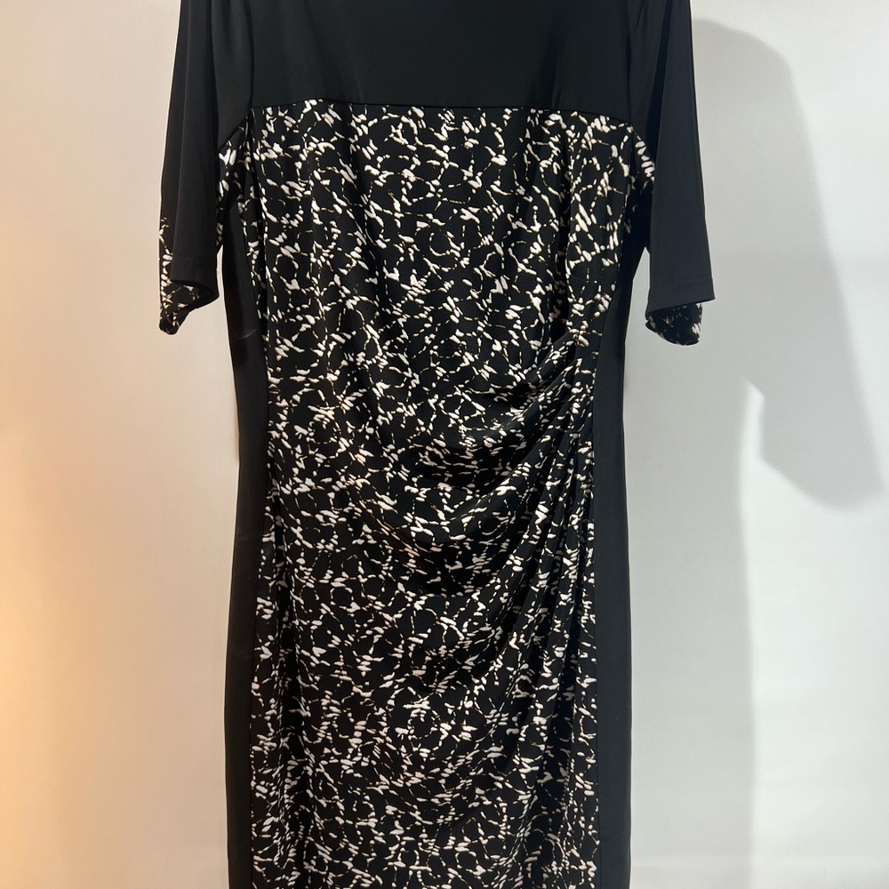 Chaps Black and White Ruched Sheath Dress